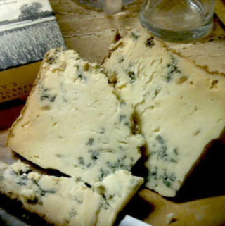 gorgonzola vs bleu cheese